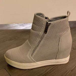 Wedge sneakers size 6